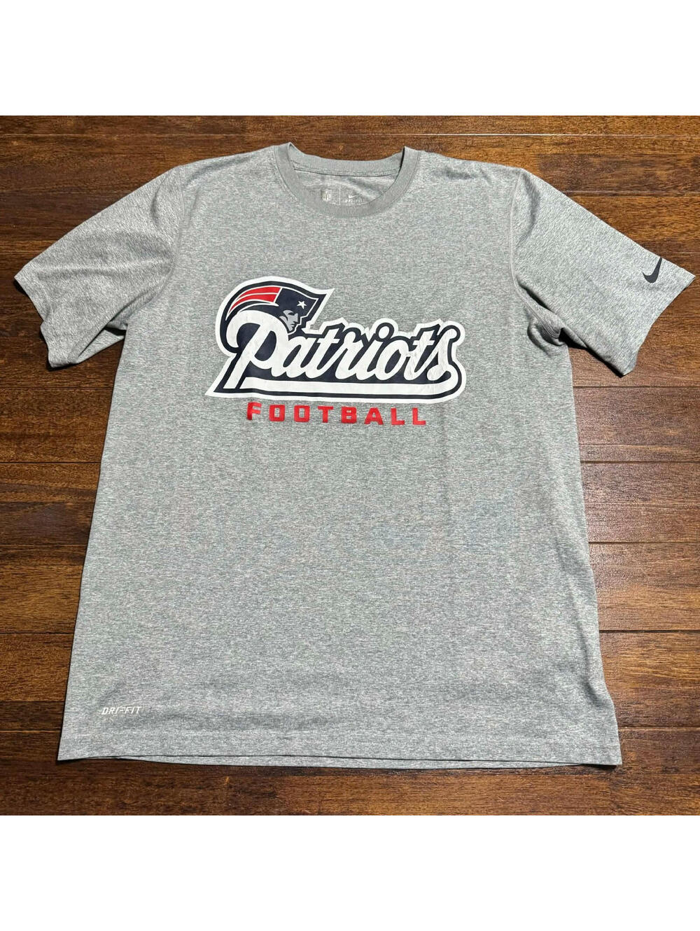 Men’s Medium Nike Dri-Fit New England Patriots NFL Gray Short Sleeve T Tee Shirt